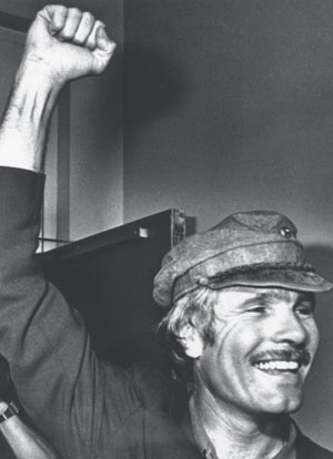 היום לפני 40 שנה: טד טרנר מנצח את 'אמריקה קאפ' / מנחם לס