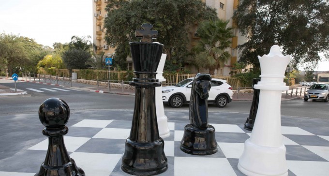 אלופי ישראל בשחמט – בעקבות האליפות בחיפה,  יהודה גרינפלד, סמירין ואורה נודל/שחר אלוני