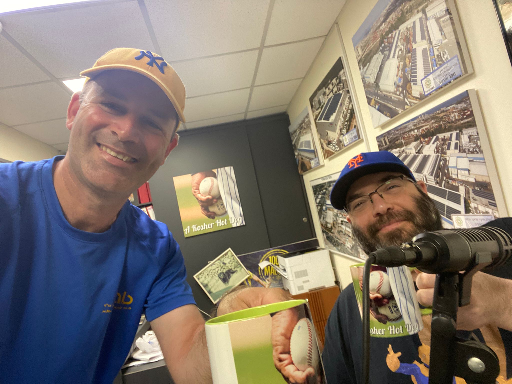 A Kosher Hot Dog: חגיגות היובל / ארז שץ ויוני לב ארי