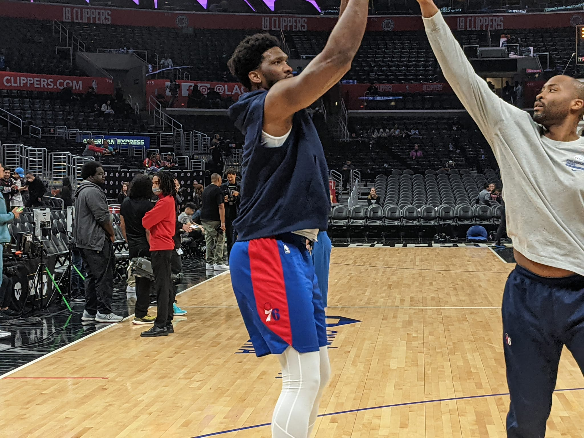 יציעים ריקים ומושבים רחוקים – תוגה וגעגוע כשפילי בקליפרס / אבי טרכטמן