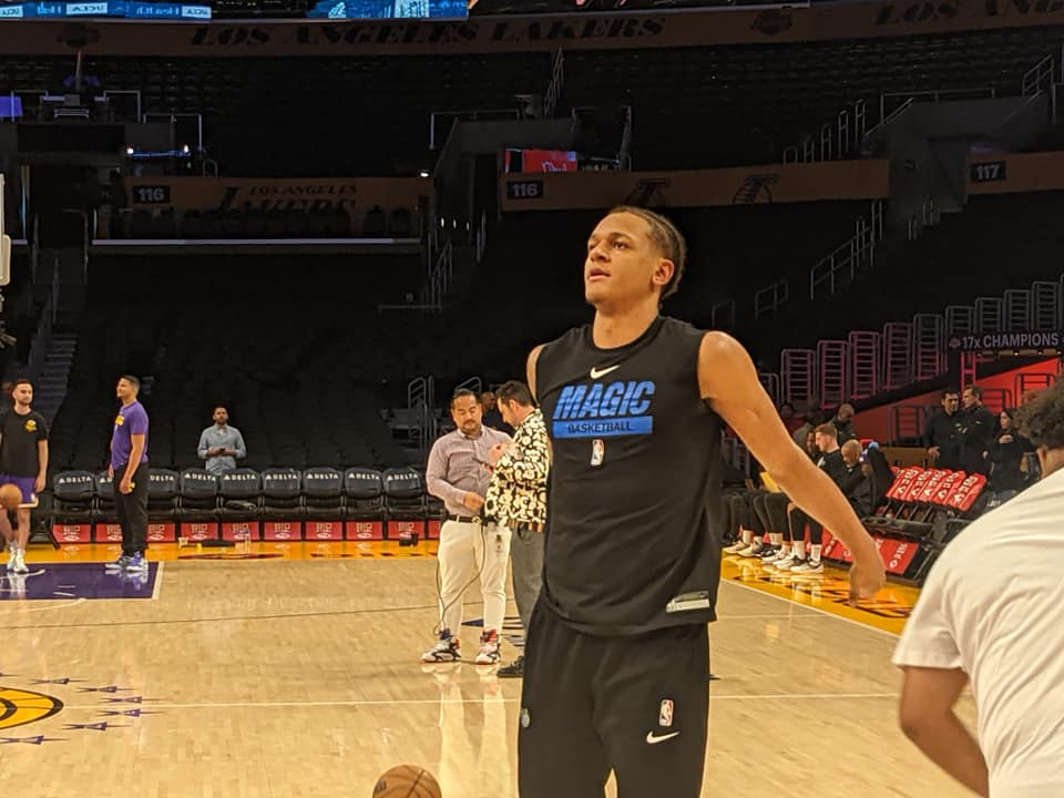 דיסנילנד מארחת את דיסני וורלד / אבי טרכטמן