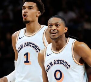 שועל נצפה ברחובות סן אנטוניו / הדורבן