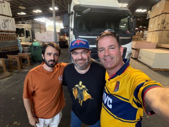 A Kosher Hot Dog: מקבלים את דין התנועה / ארז שץ ויוני לב ארי