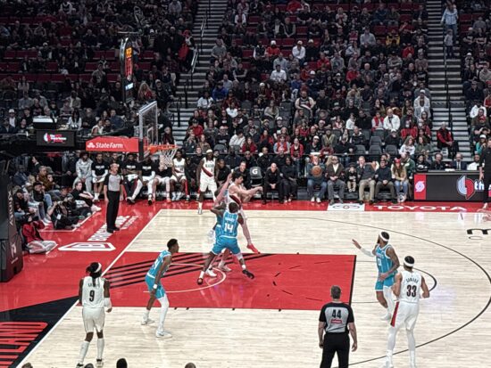 ההורנטס מנצחים בפורטלנד 103-101 אחרי קאמבק מפיגור 19 וסיום מותח / ראובן בראל