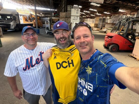 A Kosher Hot Dog: חמישים גוונים של כתום / ארז שץ ויוני לב ארי