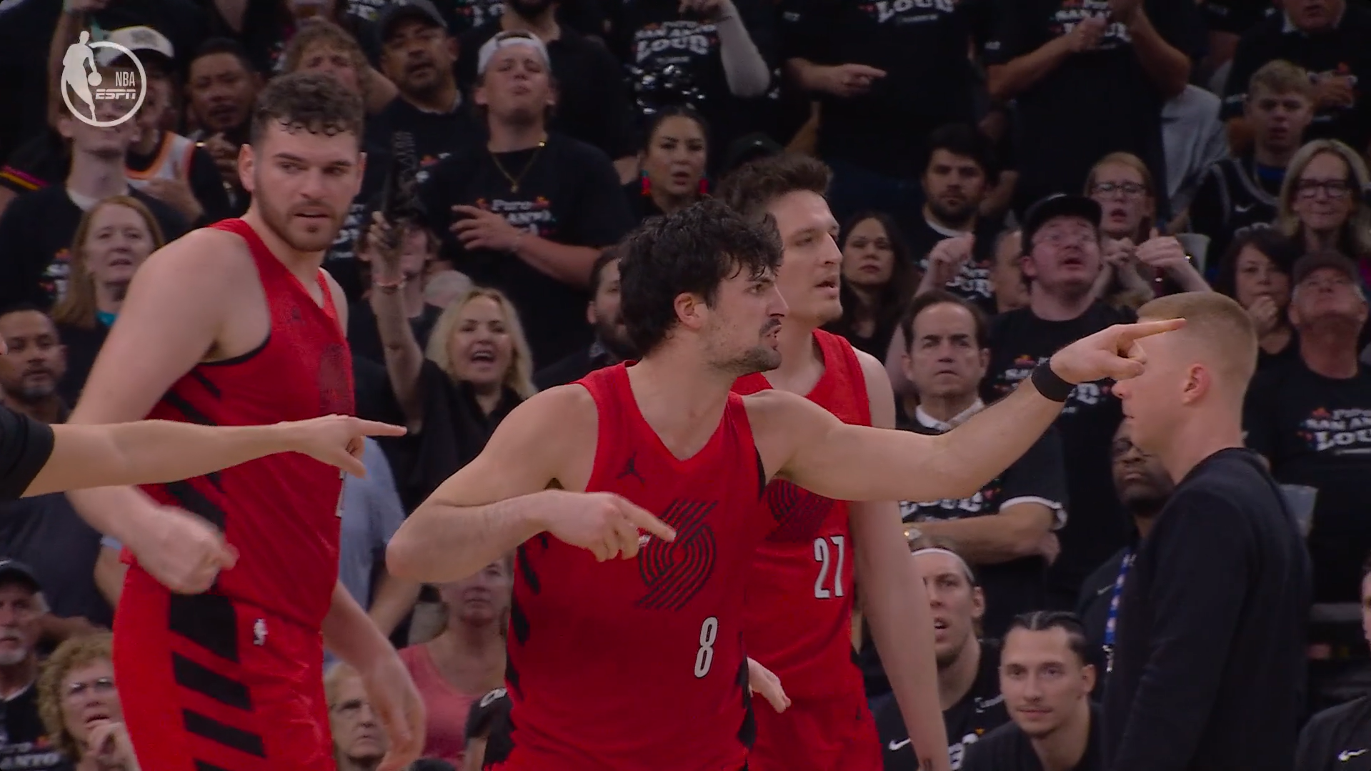 אבדיה מסיים עונה, פילדלפיה מותחת, הניקס מנצחת / הדורבן